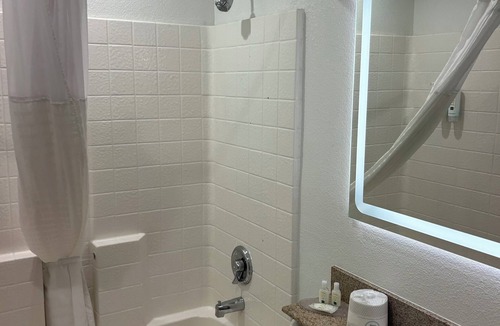 Santa Rosa Hotel | Econo Lodge Inn & Suites Santa Rosa South