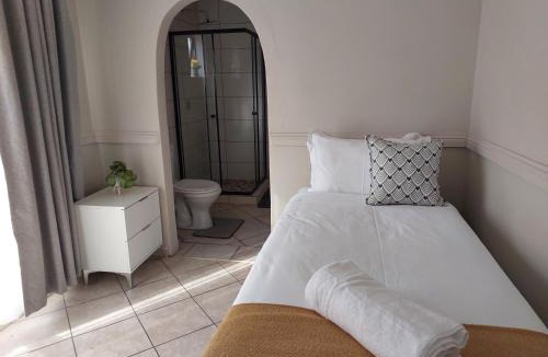 Brits Bed & Breakfast | Eight Martjie Guesthouse