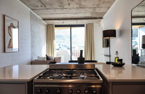 Three Anchor Bay Apartment | EIGHTY2 ON M - Fluent Serviced Apartments