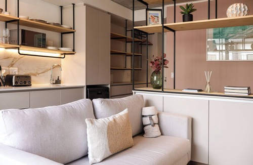 Three Anchor Bay Apartment | EIGHTY2 ON M - Fluent Serviced Apartments