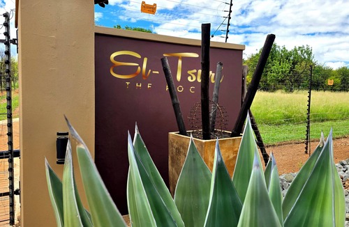 Pretoria Apartment | EL-TSURI GUEST RESORT "British Unit" A charming London-inspired themed retreat.