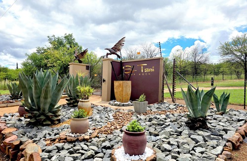 Pretoria Apartment | EL-TSURI GUEST RESORT "British Unit" A charming London-inspired themed retreat.