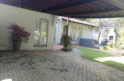 Randpark Ridge House | Elderie BnB