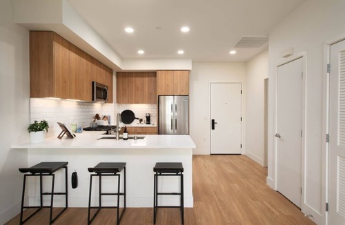Burlingame Condo | Elegant 1BR Condo with Pool– One Adrian Living