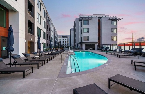 Burlingame Condo | Elegant 1BR Condo with Pool– One Adrian Living