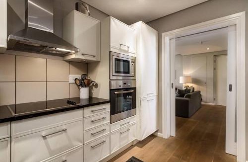 Victoria and Alfred Waterfront Apartment | Elegant 2 Bed by Waterfront and Stadium