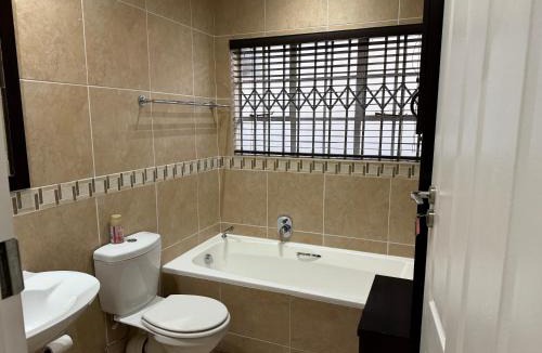 Bedfordview House | Elegant 5BR House with Pool, Gourmet Kitchen and Reliable Generator