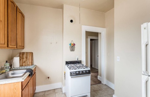 Prescott Apartment | Elegant and Spacious West Oakland Flat Near Bart!