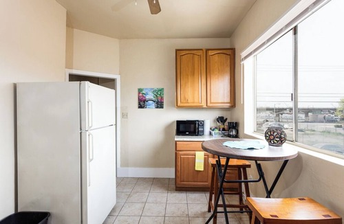 Prescott Apartment | Elegant and Spacious West Oakland Flat Near Bart!