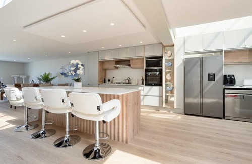 Bloubergstrand Villa | Elegant Beach front Villa