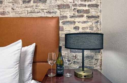 South Beach Hotel | Elegant City View Suite in Historic Boutique Hotel Griffon in San Francisco