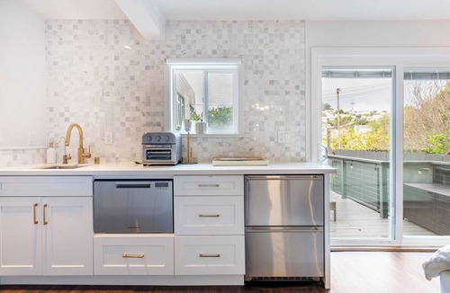 Mission Terrace Apartment | Elegant Glen Park Studio with Private Deck and Designer Finishes