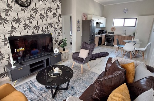 Boksburg Apartment | Elegant lifestyle gateawaynnCozy and stylish Apartment in Lifestyle Estate!nn