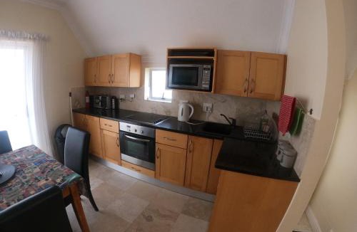 Waterfront Apartment | Elegant Quays Waterfront One Bedroom Apartment