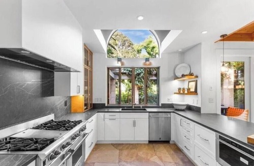Sonoma House | Elegant Sonoma Estate on 3 Private Acres in Prime location