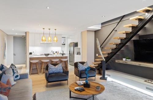 Three Anchor Bay Apartment | Elements on Battery by Host Agents