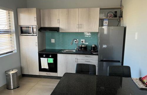 Moses Kotane House | Elephant House, 2 bedroom House, Next to Pilanesberg and Sun City