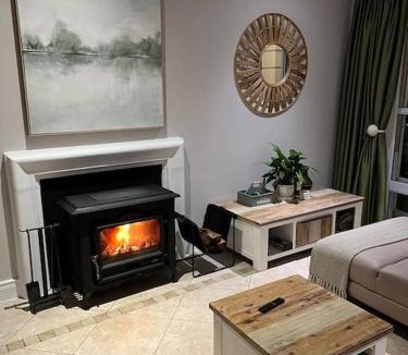 Claremont Apartment | Elgin Townhouse-Excellent location