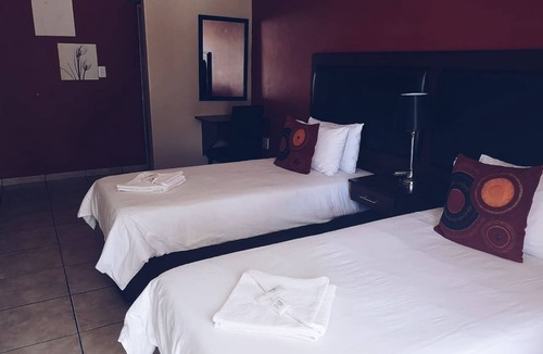 Ekurhuleni House | Elizabeth Lodge