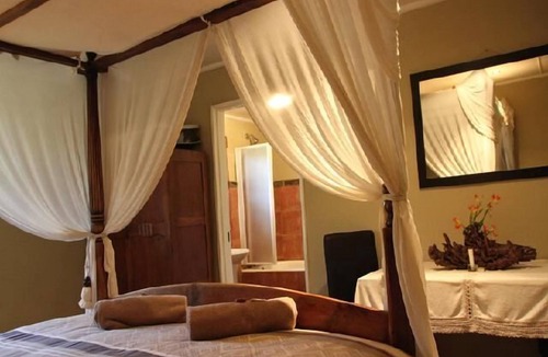 Piet Retief Cabin | Emahlathini Guest & Monkey Farm
