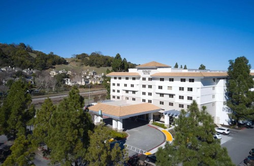 San Rafael Hotel | Embassy Suites by Hilton San Rafael at Marin Center