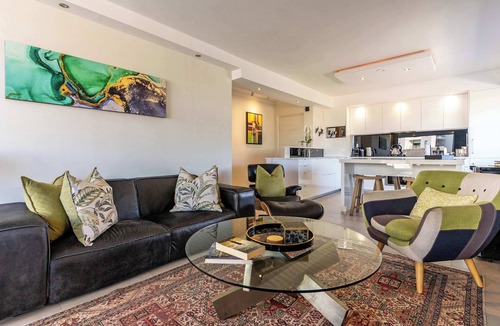 Mouille Point Apartment | Emerald Horizon Mouille Point - Views & Location