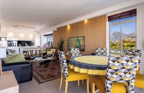 Mouille Point Apartment | Emerald Horizon Mouille Point - Views & Location