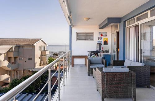 Mouille Point Apartment | Emerald Horizon Mouille Point - Views & Location
