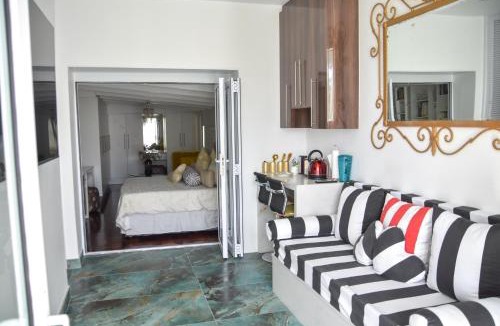Humewood Apartment | Emerald Suite Summerstrand
