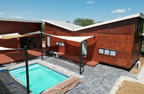 Leeupoort House | Emintha Log House