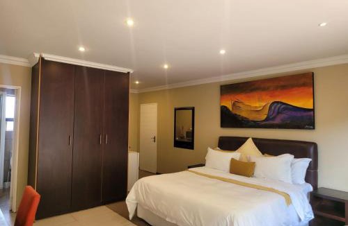 Universitas House | Emzini Guesthouse Universitas