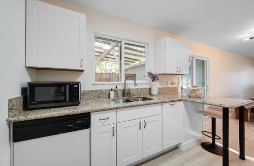 Bouvet Island House | Enchanting Wine Country Retreat ~ Hot Tub & Vineyard Views 3BD/2BA