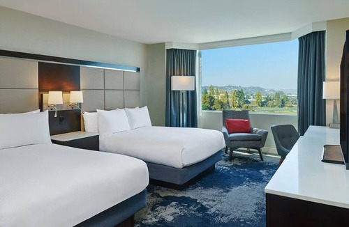 Redwood Shores Hotel | Enjoy a Hassle-Free and Comfortable Stay! 4 Family-friendly Units, Pets Allowed