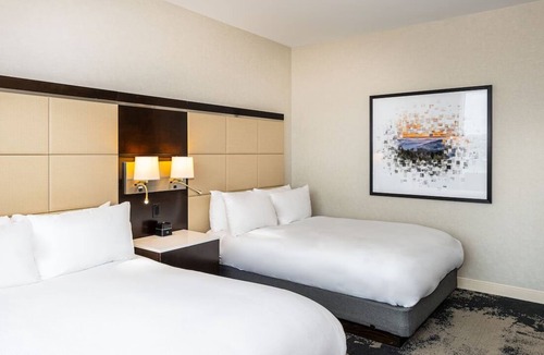 Redwood Shores Hotel | Enjoy a Hassle-Free and Comfortable Stay! 4 Family-friendly Units, Pets Allowed
