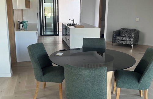 Heldervue Apartment | Enjoy a relaxing getaway in our new luxury apartment, central to most amenities