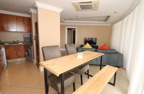 Durban Apartment | Enjoy Durbans Finest area along the beach