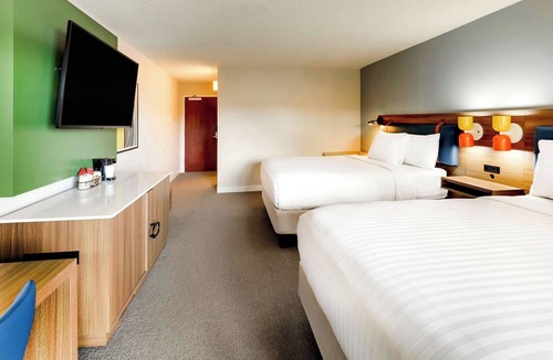 Oyster Point Hotel | Ensuring a Very Comfortable & Memorable Stay! Near Jack Drago Park