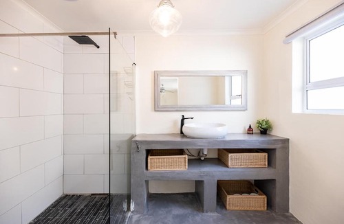 Melkbosstrand House | Entertainers Holiday Home In Melkbosstrand- 3 ensuite bedrooms