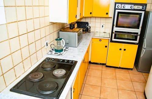 Windsor Apartment | Entire Apartment, lovely spacious 3 bedroom apartment