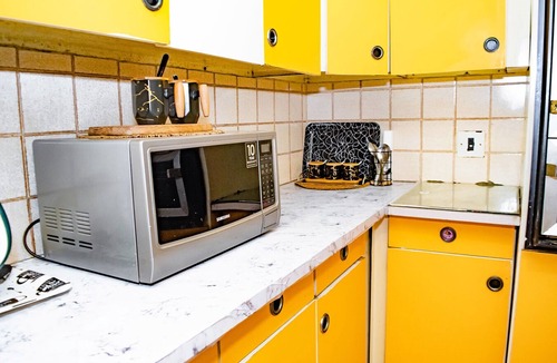 Windsor Apartment | Entire Apartment, lovely spacious 3 bedroom apartment