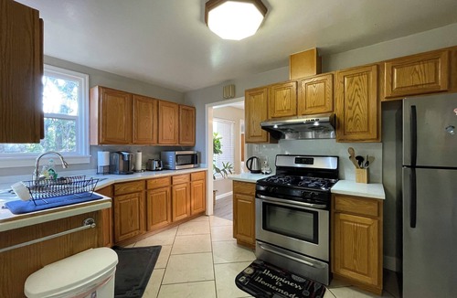 North Central House | Entire charming 3B2B house, 10 minutes to SFO