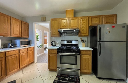 North Central House | Entire charming 3B2B house, 10 minutes to SFO