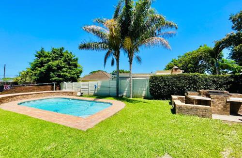 Beacon Bay House | Entire House in Beacon Bay - Family or Group Retreat - Swimming Pool - Multiple Braais