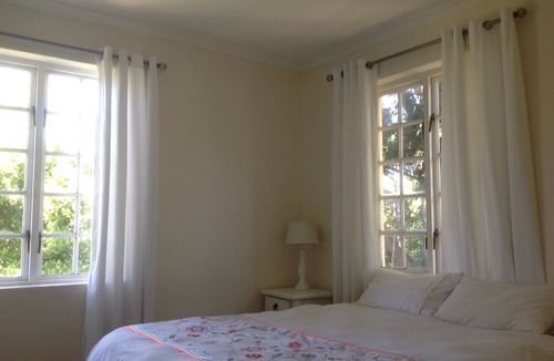 Summerstrand Cottage | Entire Spacious Flatlet To Yourself 1.5km away from the stunning beachfront