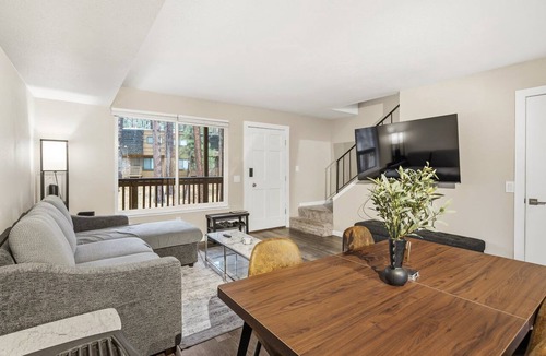 South Lake Tahoe House | Enzo's Cabin - Minutes from the Lake, Free Bus Route, Hiking Trails