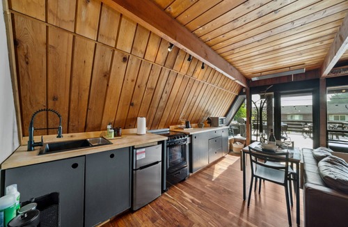 Arch Cape Cabin | Escape the hustle & bustle to Falcon Cove Retreat