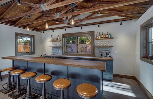 Healdsburg House | Escape to Dry Creek Valley in Healdsburg in a Beautifully Renovated Farm House