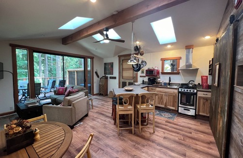 Little River Cabin | Escape to Serenity: Cozy Romantic Cabin Retreat in the Heart of the Redwoods