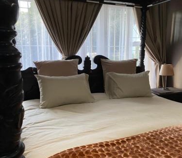 Robertsham House | Estelle Family cottage