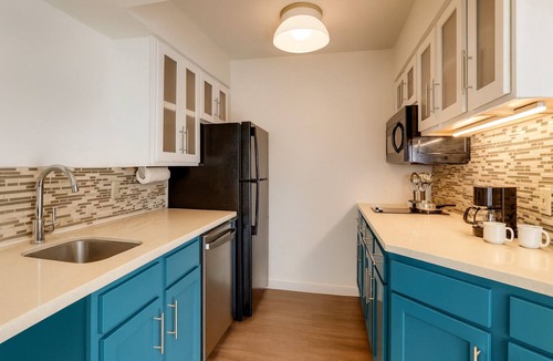 San Jose Hotel | Esthetic Property with Free Daily Breakfast | Parking Onsite